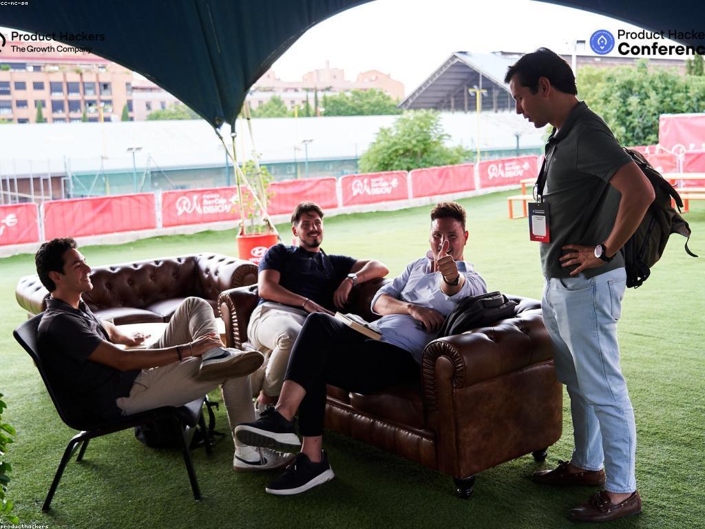 ការប្រាក់អនឡាញ: គន្លីឈ្នះសម្រាប់ការប្រកួតប្រជែង